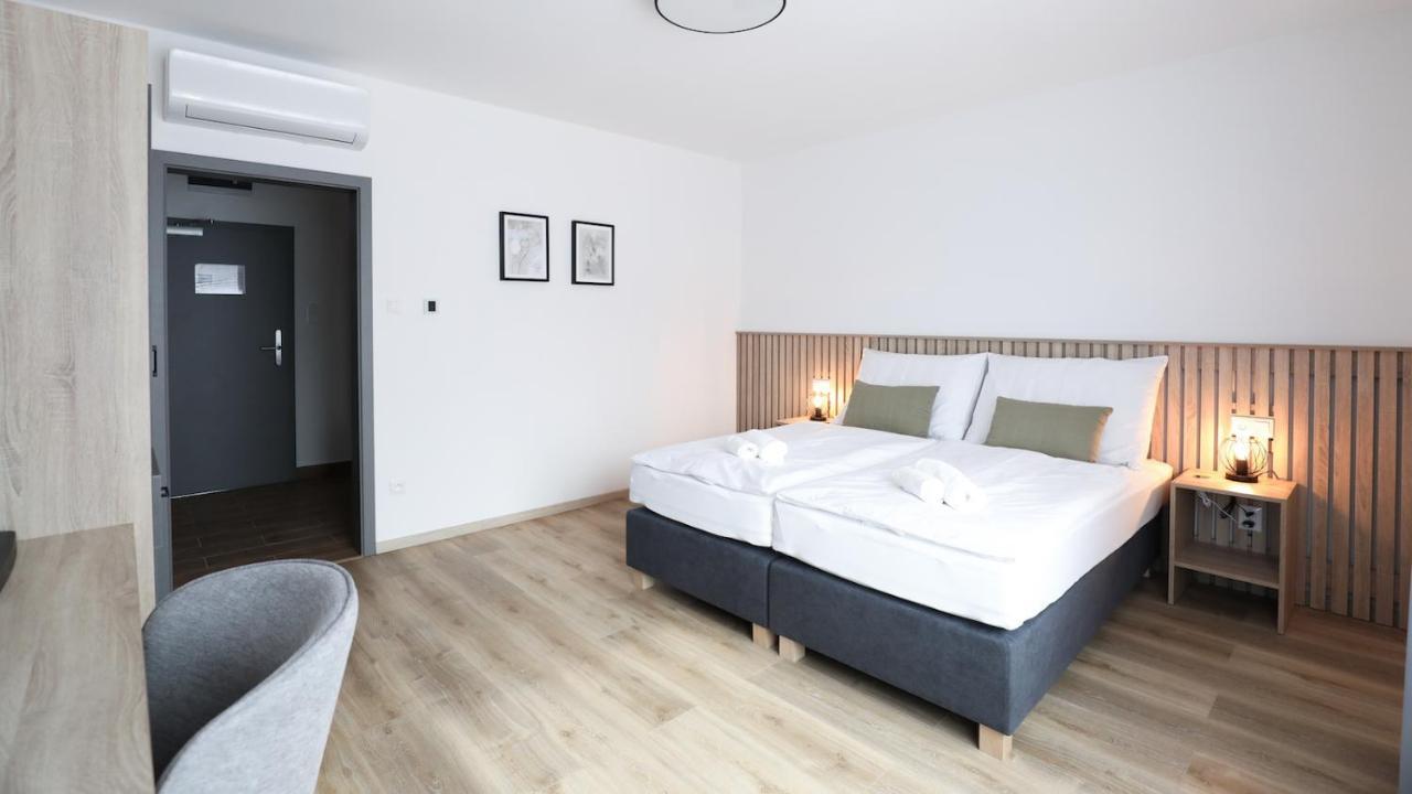 Dubno Eat & Sleep Hotell Nová Dubnica Exteriör bild